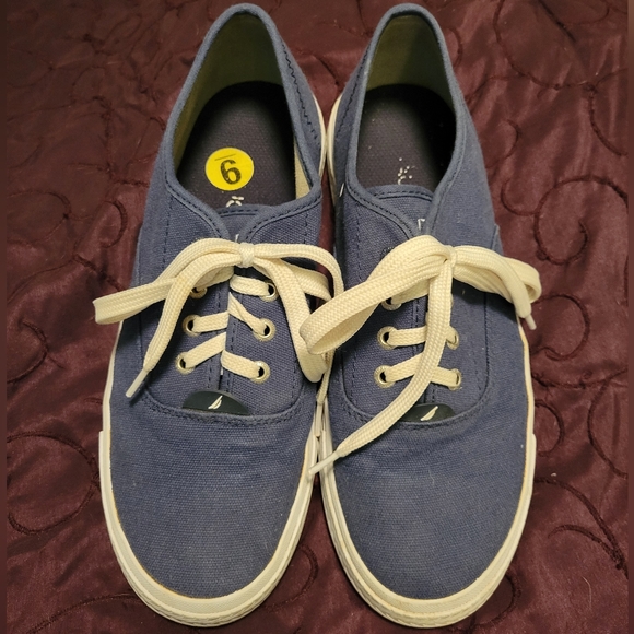 Nautica Navy Tie Sneakers, Men's Size 9 - Picture 2 of 5